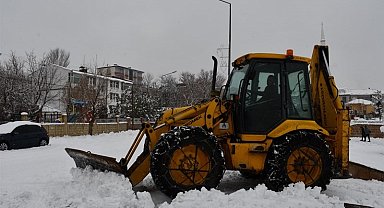 Bulanık'ta kar temizleme çalışması