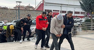 Bungalov dolandırıcıları adliyeye sevk edildi