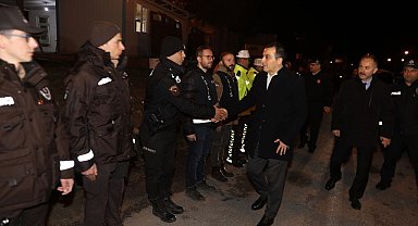 Burdur Valisi Öksüz yılbaşında görevli personeli ziyaret etti