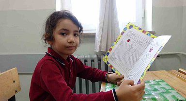 Burdur'da 43 bin 41 öğrenci karne sevinci yaşadı