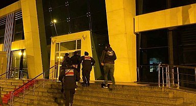 Burdur'da jandarma ekiplerinin asayiş uygulamalarında yakalanan 2 şahıs tutuklandı