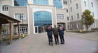 Burdur'da jandarma tarafından yakalanan 4 firari cezaevine gönderildi