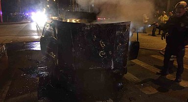 Burdur'da seyir halindeki otomobil yanarak kullanılamaz hale geldi