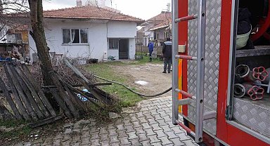 Burdur'da sobadan çıkan yangında evde maddi hasar oluştu