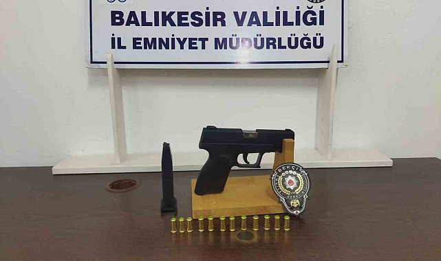 Burhaniye'de polis aranan 23 kişiyi yakaladı