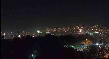 Bursa yeni yıla havai fişekler ve silah sesleriyle girdi