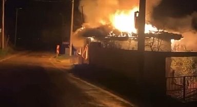 Bursa'da ahşap ev alevlere teslim oldu