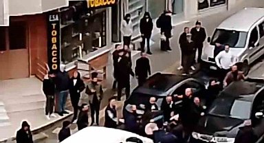 Bursa'da iki kişi arasında çıkan kavgayı mahalle sakinleri ayırdı