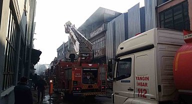 Bursa'da mobilya imalathanesinde korkutan yangın