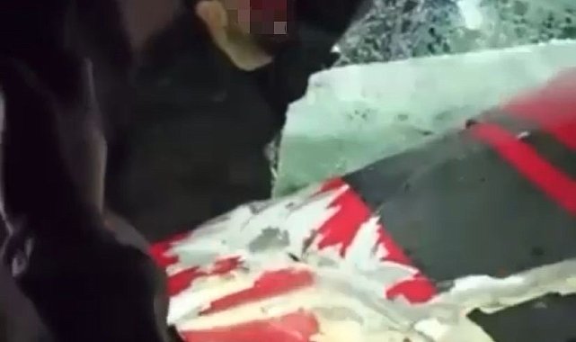 Bursa'da tıra çarpan otomobil hurdaya döndü...Sıkışan sürücü kurtarıldı