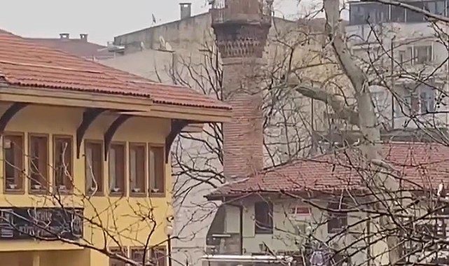 Bursa'da yaya ile sürücünün yol verme kavgası kamerada