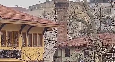 Bursa'da yaya ile sürücünün yol verme kavgası kamerada