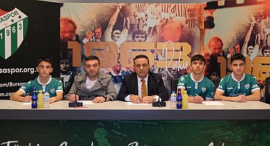 Bursaspor'da 6 futbolcu daha profesyonel oldu