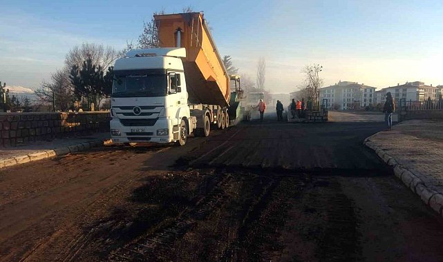 Büyükşehir'den Tomarza'da 15 milyon TL'lik "sıcak asfalt" çalışması