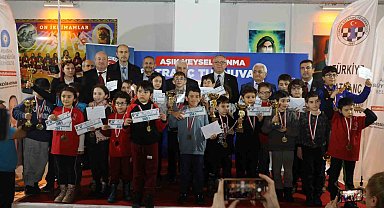 Büyükşehirden Aşık Veysel'i Anma Satranç Turnuvası düzenlendi