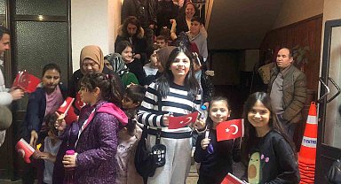 Büyükşehirden Salihlili çocuklara karne hediyesi