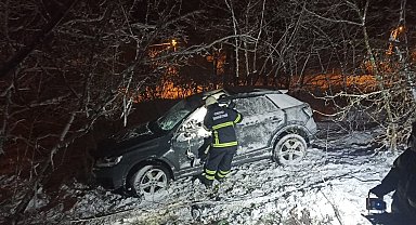 Buzlu yolda kontrolden çıkan otomobil şarampole uçtu: 1 ölü