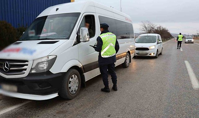 Çakar lamba yasağına uymayan 195 sürücüye ceza