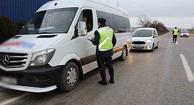 Çakar lamba yasağına uymayan 195 sürücüye ceza
