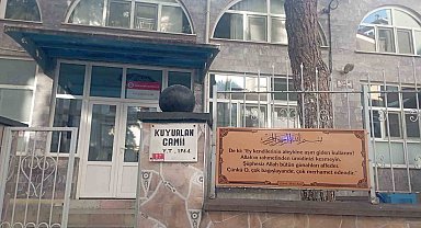 Cami tuvaletinde ölü bulundu