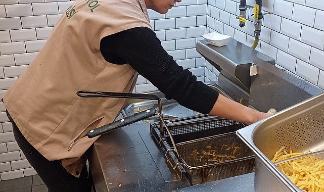 Çanakkale İl Tarım ve Orman Müdürlüğü, gıda güvenliği için fast-food işletmelerini denetliyor