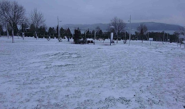 Çanakkale'de kar yağışı etkili oldu