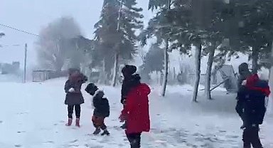 Çanakkale'de öğrencilerin kar sevinci