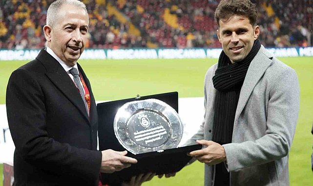 Cassio Lincoln'e plaket verildi