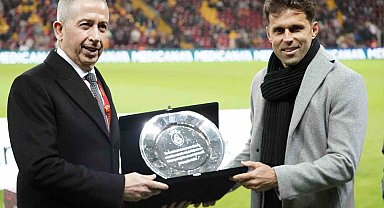 Cassio Lincoln'e plaket verildi