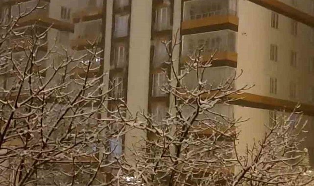 Çatıdan düşen kar kütlelerine dikkat