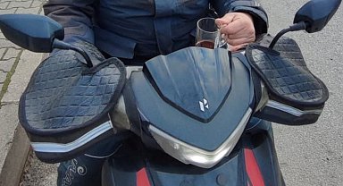 Çay içerek motosiklet kullanan sürücüye ceza