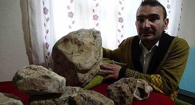 Çevreden topladığı taşlara gözü gibi bakıyor