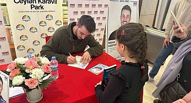Ceylan Karavil Park ev sahipliğinde genç yazar okuyucuları ile buluştu