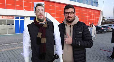 Cezası sebebiyle maça giremeyen antrenörden oyuncularına cansız mankenli motivasyon