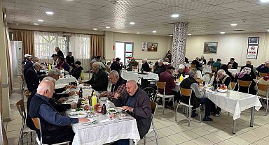 Cihangir'den huzurevinde kalan yaşlılara kebap