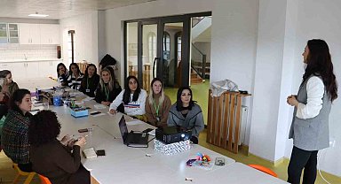 Çınar Çocuk Evleri'nin öğretmenleri eğitimlerle kendilerini geliştiriyor