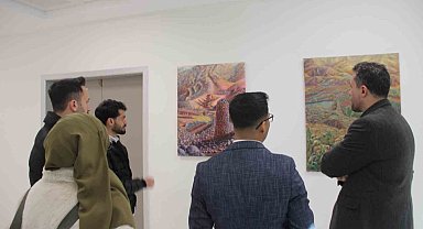 Cizre'de gönüllü öğretmenler ilk sergilerini açtı