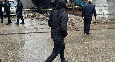 Çöken duvarın altında kalan çocuklardan biri hayatını kaybetti