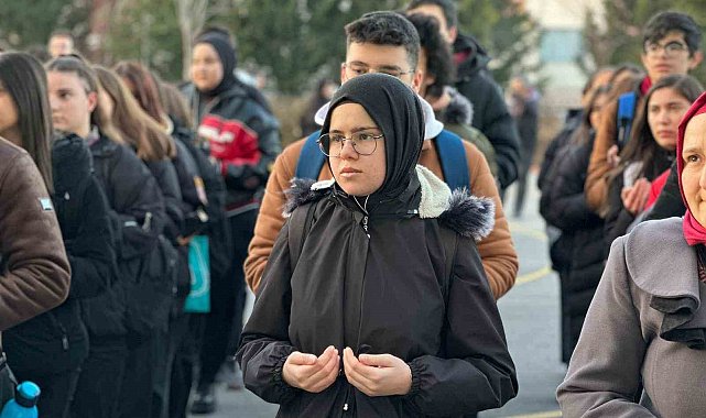 Çorum'daki okullarda şehitler için saygı duruşu