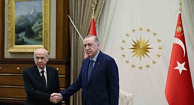 Cumhurbaşkanı Recep Tayyip Erdoğan, Cumhurbaşkanlığı Külliyesi'nde MHP Genel Başkanı Devlet Bahçeli'yi kabul etti.