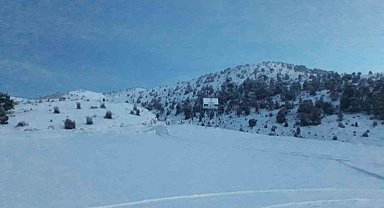Denizli Kayak Merkezi'nde kar kalınlığı 15 santimetreyi buldu