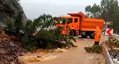 Denizli'de şiddetli yağış sel baskınları ve heyelana neden oldu