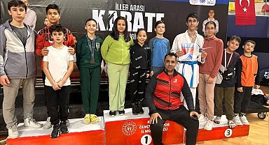 Denizlili sporcular karate turnuvasından derecelerle döndü