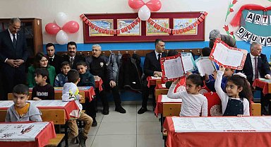 Deprem bölgesi Malatya'da karne heyecanı