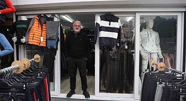 Depremde iş yeri yıkılan 50 yıllık esnafın ekmek teknesi konteyner iş yeri oldu