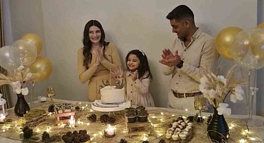 Depremden bu yana haber alınamayan anne, baba ve minik Asel'den geriye yürek yakan doğum günü görüntüleri kaldı