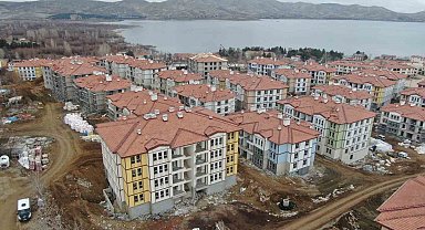 Depremin merkez üssünde dönüşüm sürüyor, 404 konutun kaba inşası bitti