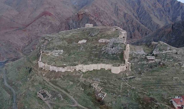 Divriği Kalesi, medeniyetler tarihine ışık tutuyor