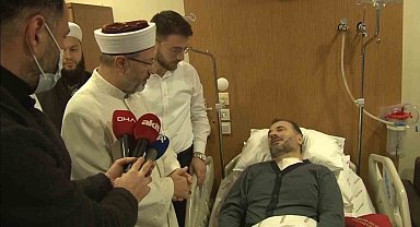 Diyanet İşleri Başkanı Erbaş bıçaklı saldırıda yaralanan Fatih Camii imamı Usta'yı ziyaret etti