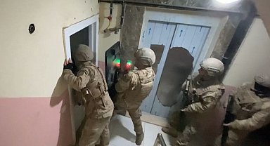 Diyarbakır merkezli 2 ilde PKKKCK'ya operasyon: 3 tutuklama
